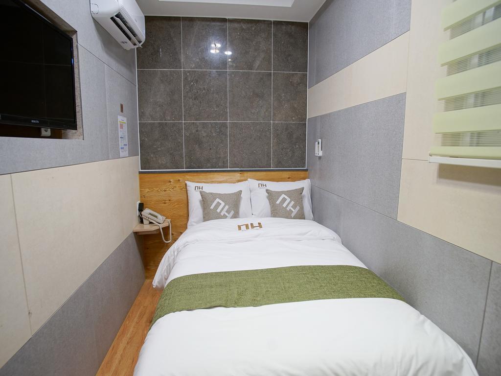 D.H Sinchon Guesthouse Seoul Exterior photo