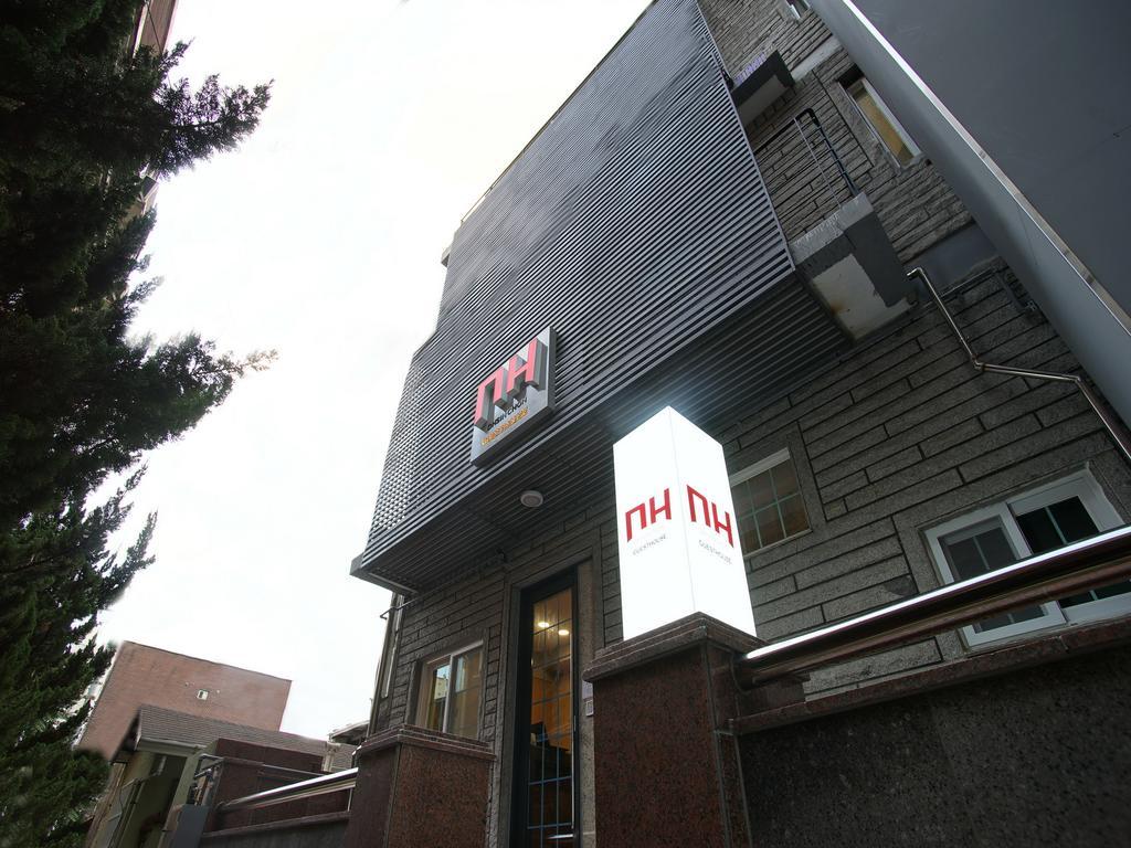 D.H Sinchon Guesthouse Seoul Exterior photo