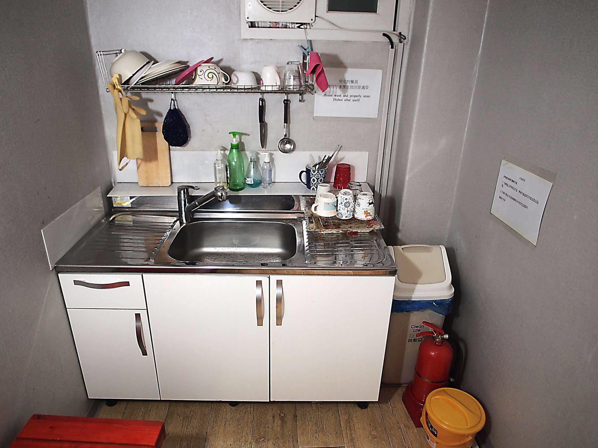 D.H Sinchon Guesthouse Seoul Exterior photo
